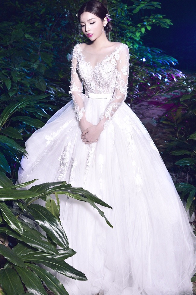 Ngỡ ngàng với hình photoshop quá đà của Kỳ Duyên ảnh 4