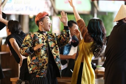 Hòa Minzy tung MV 'Ăn gì đây' phiên bản tết ảnh 1