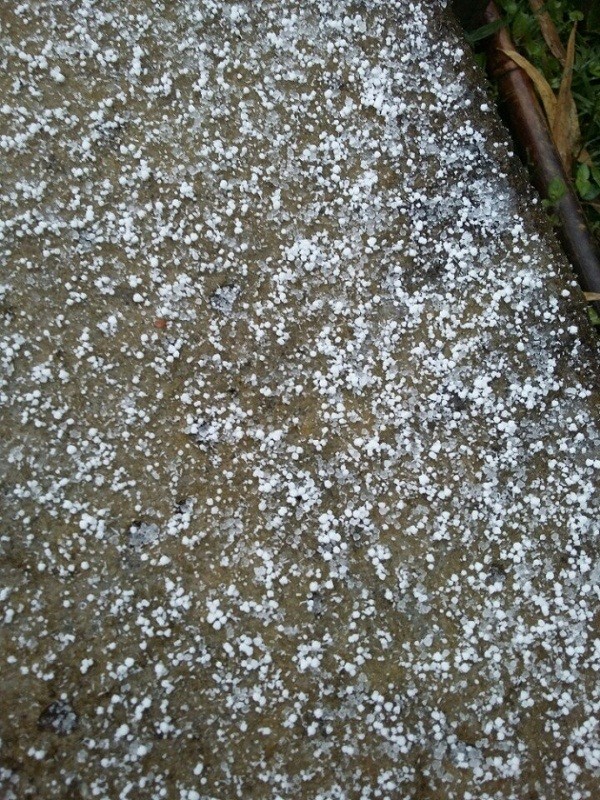 Thanh Hóa xuất hiện tuyết rơi, nước đóng băng ảnh 2