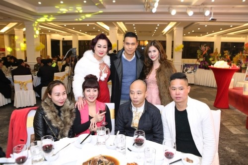 Vợ chồng đại gia Thái Bình dự sinh nhật NSND Trần Nhượng ảnh 3