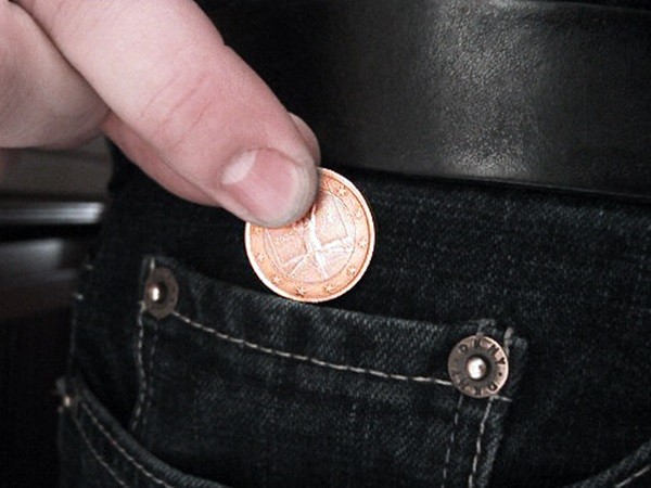 Chiếc túi nhỏ trên quần bò có phải để đựng bao cao su? ảnh 2