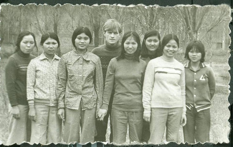 Thầy giáo Nga tìm lại học sinh Việt sau hơn 30 năm ảnh 1