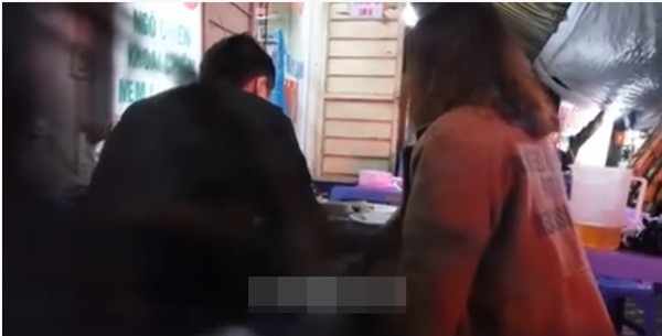 Chàng trai bị bạn gái chửi mắng vì mải chơi game ảnh 1