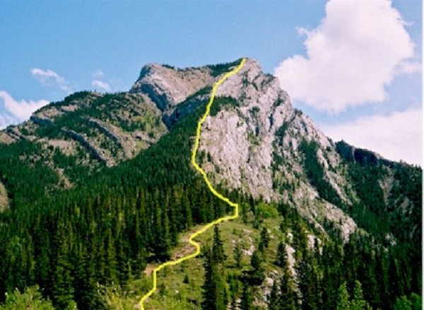 Lạ lùng ngọn núi tự di chuyển hơn 100m ảnh 1