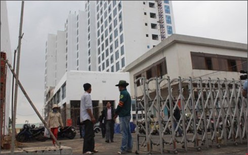 Thăm hỏi các gia đình nạn nhân trong vụ rơi thang máy ở Đà Nẵng ảnh 2