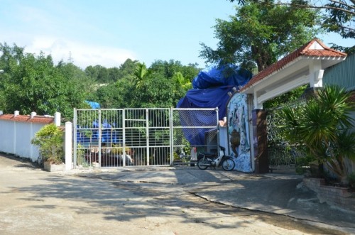 Hết hạn tháo dỡ, biệt phủ đại gia vẫn chình ình ảnh 1