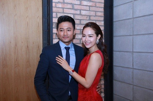 Qúy Bình tình tứ ôm eo Minh Hằng bỏ qua tin đồn 'phim giả tình thật' ảnh 3