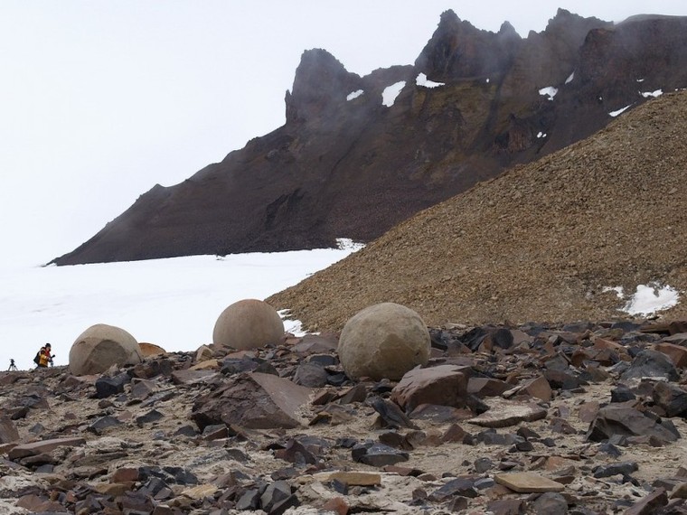 Hòn đảo huyền bí toàn bóng đá chưa lời giải đáp ảnh 7