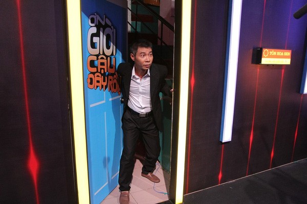 Hoài Linh phờ phạc cạo râu trong hậu trường "Ơn giời" ảnh 20