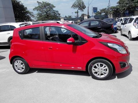 Thị trường ô tô sốt với 3 mẫu xe gia đình dưới 400 triệu đồng ảnh 2