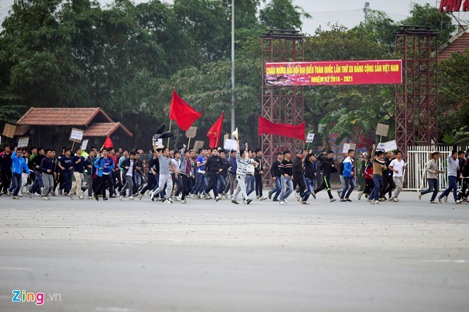 Tình huống thực binh chống bạo động bảo vệ Đại hội Đảng ảnh 1