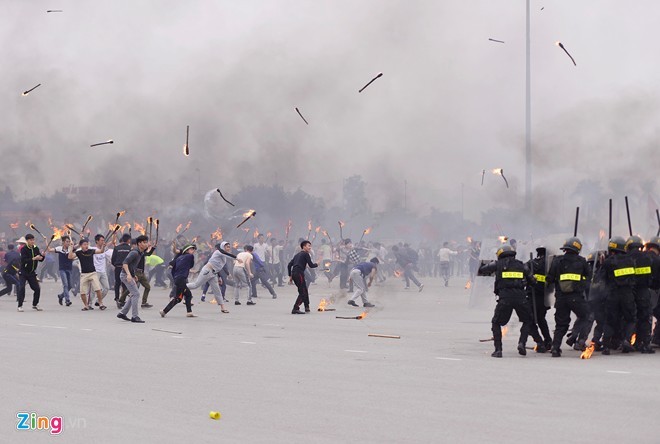 Tình huống thực binh chống bạo động bảo vệ Đại hội Đảng ảnh 11