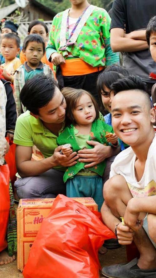 Cô bé vùng cao có khuôn mặt thiên thần được "săn lùng" ảnh 3