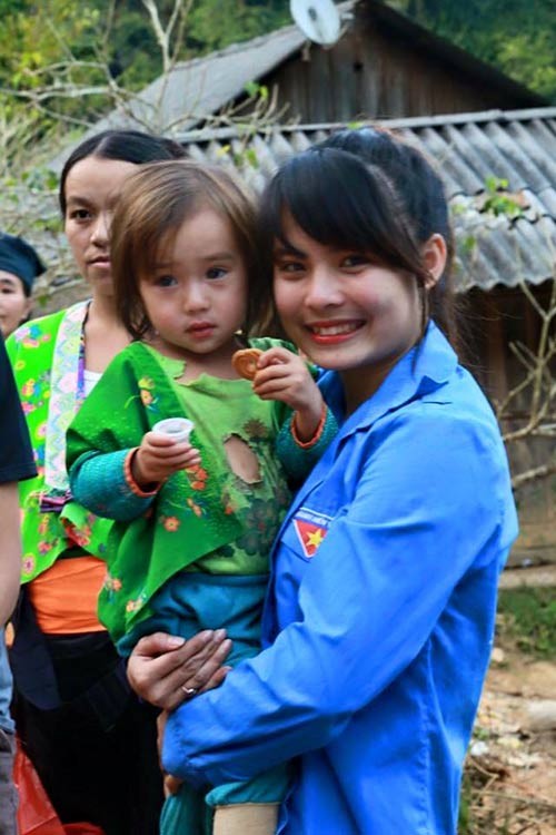 Cô bé vùng cao có khuôn mặt thiên thần được "săn lùng" ảnh 7