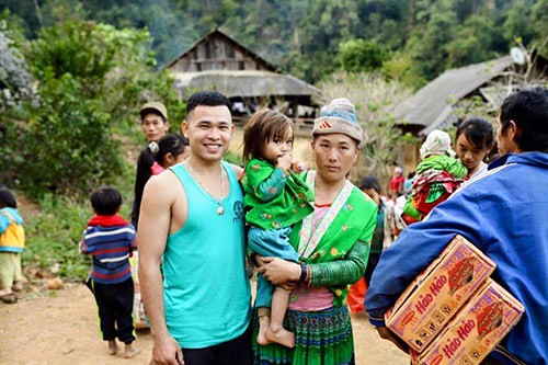 Cô bé vùng cao có khuôn mặt thiên thần được "săn lùng" ảnh 8