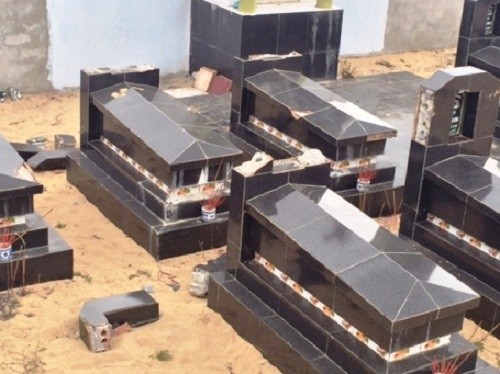 Hàng chục bia mộ bị kẻ xấu đập phá tan tành ở Quảng Bình ảnh 1