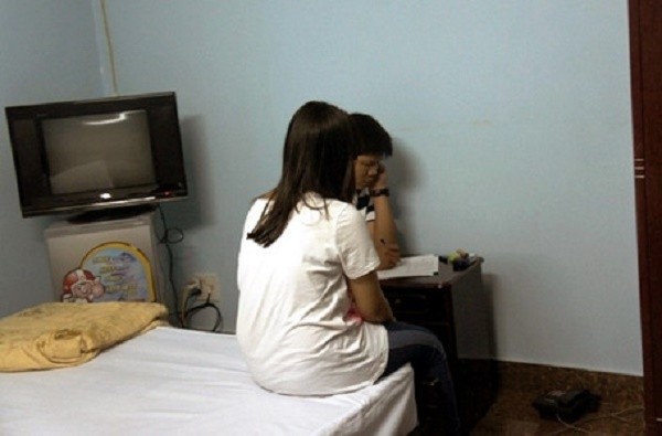 Phát hiện con ở nhà nghỉ cùng trai lạ sau khi mất tích 2 ngày ảnh 1