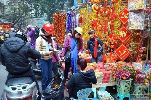 Những con phố nhộn nhịp mua sắm ngày cuối năm ảnh 2