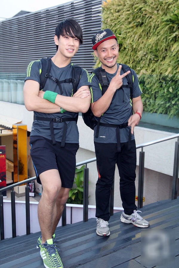 Bị Hari Won từ chối, Tiến Đạt ghép đôi cùng 'mỹ nam' Việt kiều ảnh 1