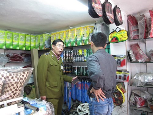 Đột kích 'hàng nhảy' và những mánh 'luộc đồ' giữa chợ Giời ảnh 1