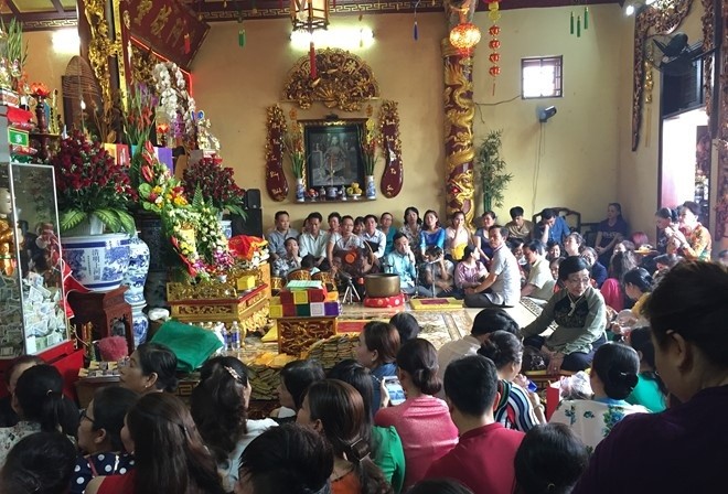 Hoài Linh hầu đồng sau khi bị hãm hại vụ đền thờ Tổ bị dỡ bỏ ảnh 2