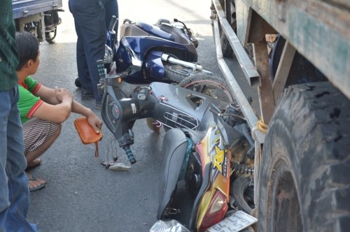 Xe ben 'húc' 7 xe máy khiến nhiều người bị thương ảnh 4