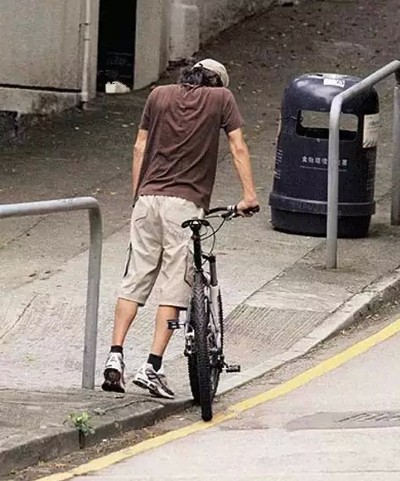 Châu Tinh Trì - 'quái nhân' thích rong ruổi trên phố với xe đạp ảnh 3