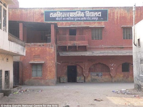 Trường đuổi học bé gái chỉ vì… bị hãm hiếp gây phẫn nộ ảnh 1