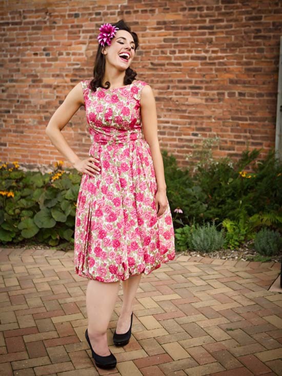 Cô gái trẻ mắc chứng bệnh chân to bất thường ảnh 1