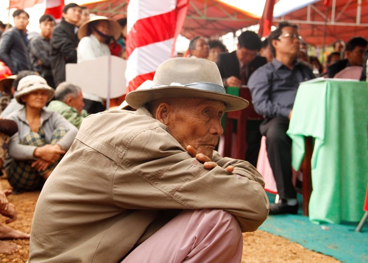 Giáo sư HQ quỳ gối xin lỗi hơn 1.000 người bị sát hại ở Bình Định ảnh 8