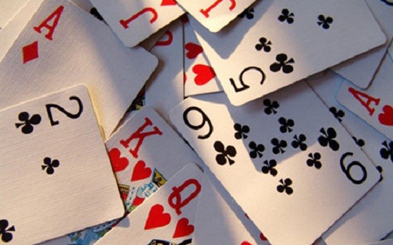 Cách chức hiệu trưởng một trường tiểu học vì đánh bài ăn tiền ảnh 1