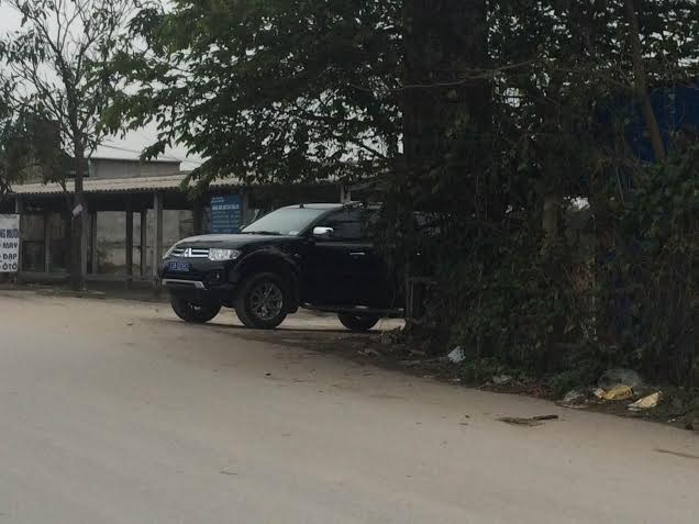 Trái lệnh Thủ tướng, nhiều xe công vẫn vãn cảnh, thăm đền ảnh 1