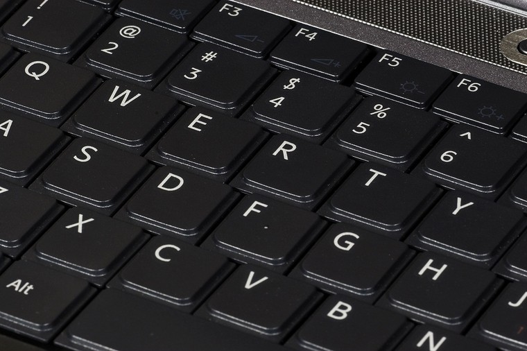 Vì sao bàn phím máy tính không xếp theo thứ tự ABC mà là QWERTY? ảnh 1