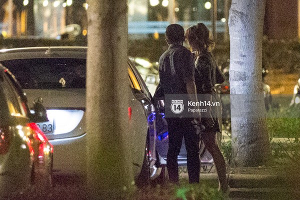 Trấn Thành và Hari Won hôn nhau say đắm giữa đêm ảnh 2