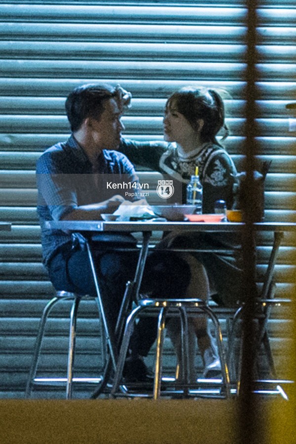 Trấn Thành và Hari Won hôn nhau say đắm giữa đêm ảnh 14