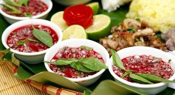 Ăn tiết canh ngày tết và những cái chết được báo trước ảnh 1