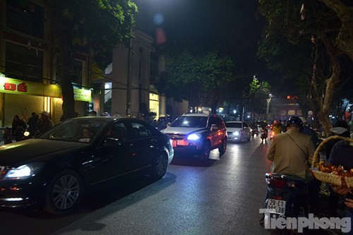 Người Hà Nội lễ chùa đầu năm mới Bính Thân 2016 ảnh 10