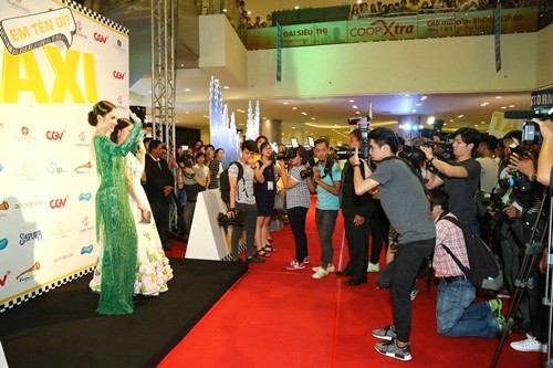 Angela Phương Trinh khoe vòng một gợi cảm 'dìm hàng' Nhã Phương ảnh 7