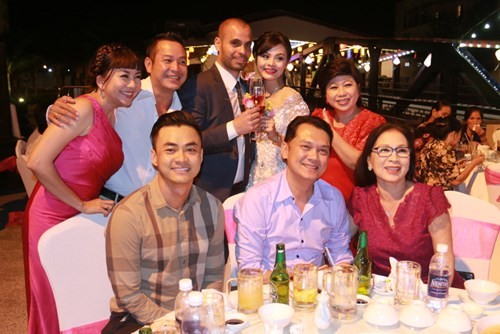 Ngắm ảnh cưới cực chất của 'cô gái xấu xí' Xuân Thùy và chồng Tây ảnh 2