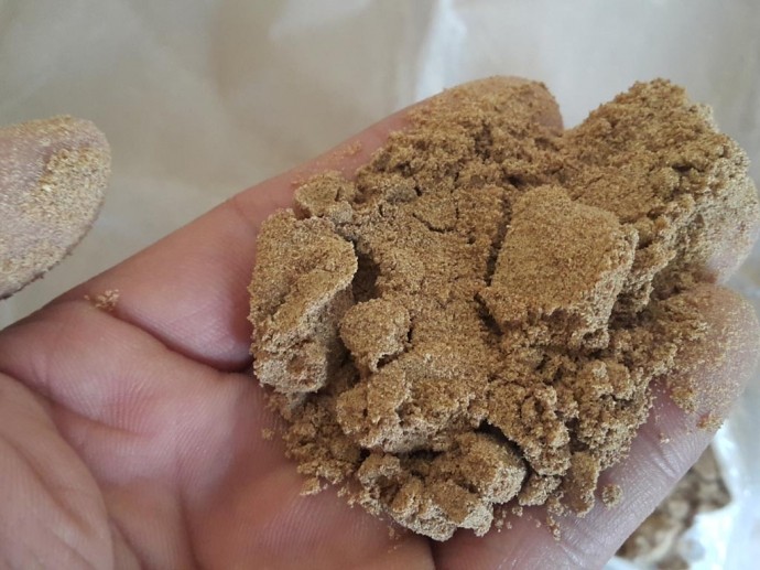 Bắt giữ hơn 4 tấn phụ gia thực phẩm trôi nổi làm bim bim ảnh 1