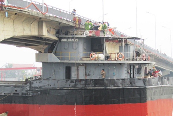 Tàu đâm va vào cầu An Thái hết hạn kiểm định, đi sai luồng tuyến ảnh 1