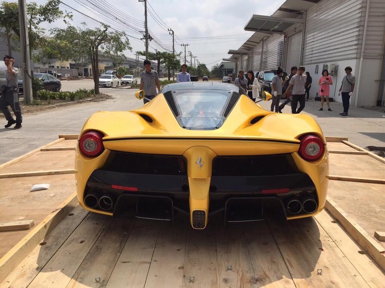 Ngỡ ngàng trước siêu phẩm Ferrari LaFerrari đầu tiên tại Thái Lan ảnh 3