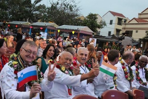 Hàng ngàn du khách đổ về Liên hoan ẩm thực quốc tế Hội An 2016 ảnh 2