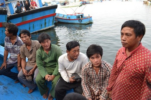 Tàu sắt có chữ Trung Quốc 'tông' chìm tàu Việt Nam ảnh 1