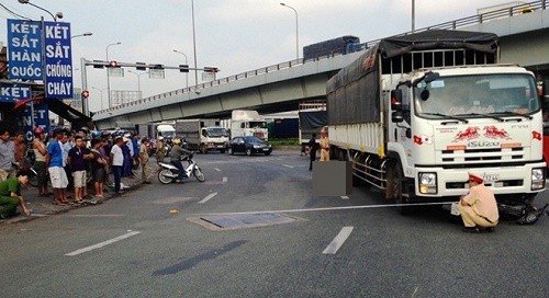 Tai nạn ở 'vòng xoay tử thần' khiến cô gái trẻ tử vong tại chỗ ảnh 1