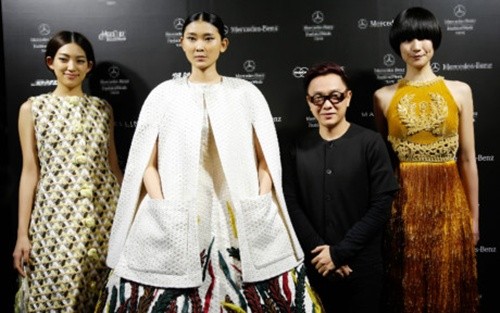 Sau tình ái lại bất ngờ với gu thời trang 'chơi trội' của Hà Hồ ảnh 7