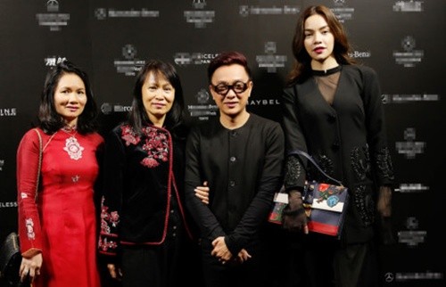 Sau tình ái lại bất ngờ với gu thời trang 'chơi trội' của Hà Hồ ảnh 6