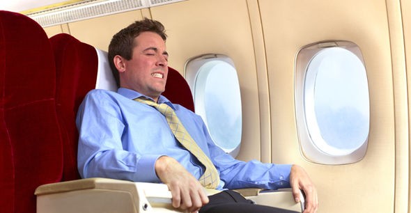 Chỗ ngồi nào có cơ hội sống sót cao nhất khi máy bay gặp tai nạn? ảnh 2