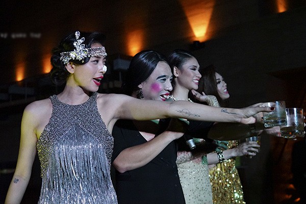 Ngô Thanh Vân sexy với váy tua rua, 'quậy tưng' tiệc sinh nhật ảnh 3