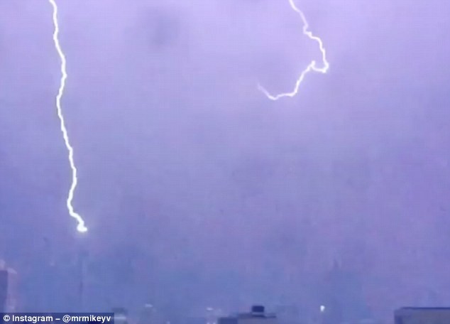 Đến 'thiên lôi' cũng phải nổi giận vì Donald Trump ảnh 1